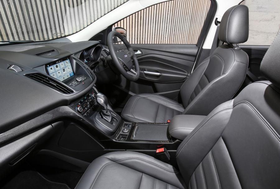 Интерьер Ford Escape Titanium 2016 года  (AU) (фото 4 из 40)